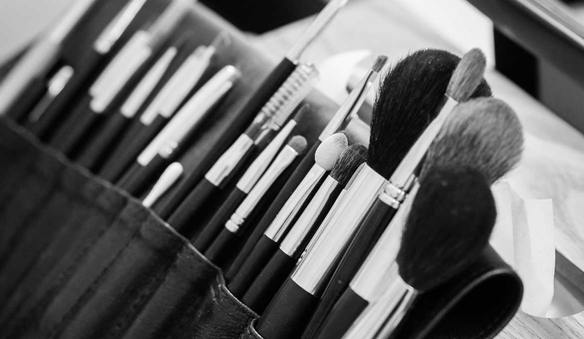 プロによるメイクアップ